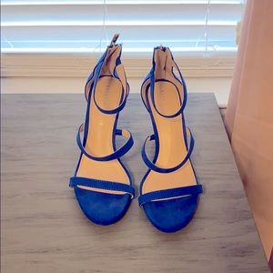 Blue velvet heels from Kelly & Kate